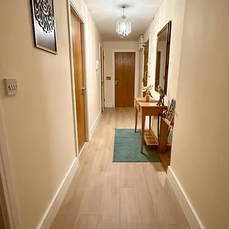 Charming Double Bedroom With Stunning Quayfront Views In