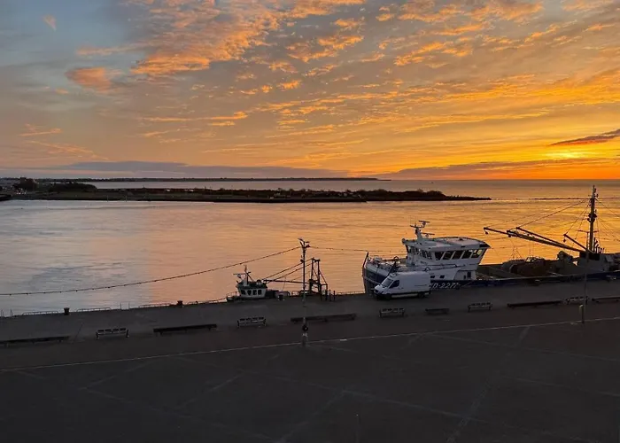 Charming Double Bedroom With Stunning Quayfront Views In Wexford