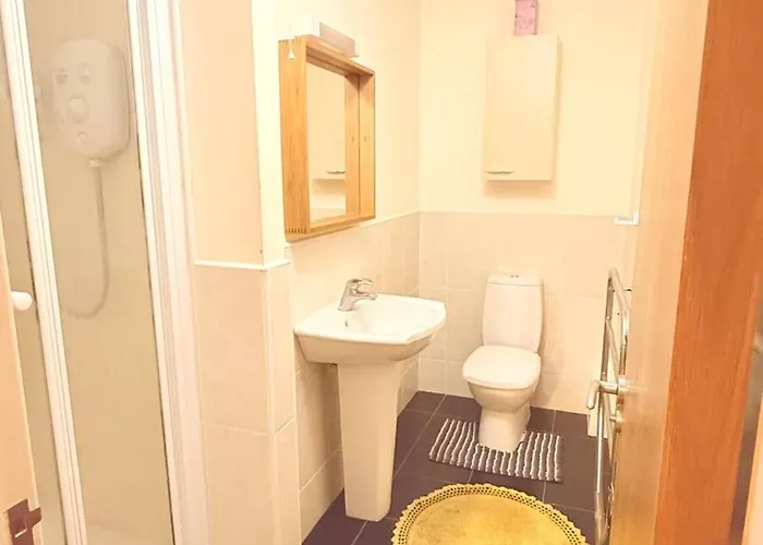 Charming Double Bedroom With Stunning Quayfront Views In
